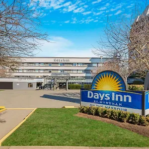 days-inn-victoria-on-the-harbour-v8v-1x3.richmond-hotels.com/