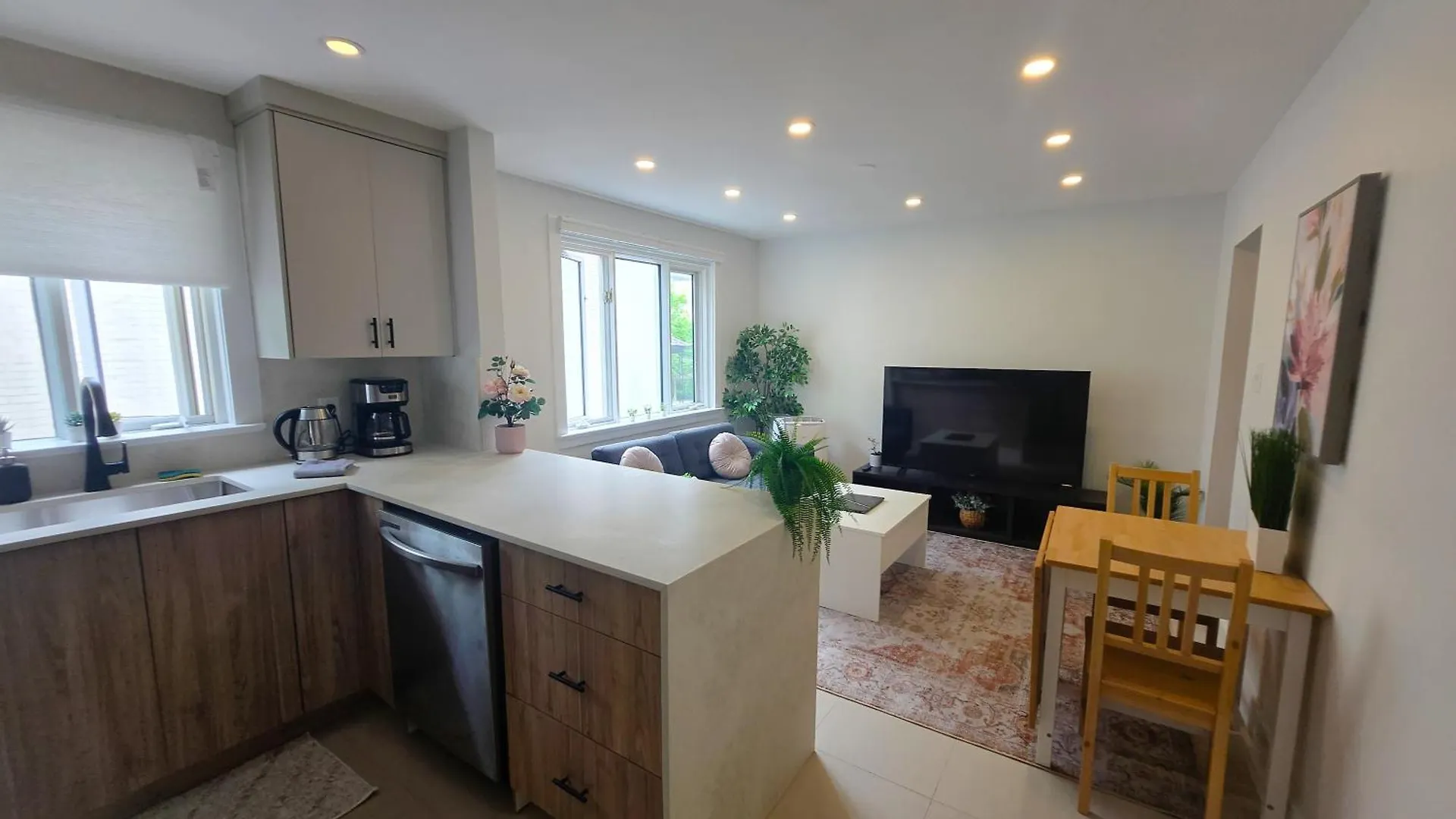 Jstlikehome - Serenity Suites & Guesthouse Ottawa Canada